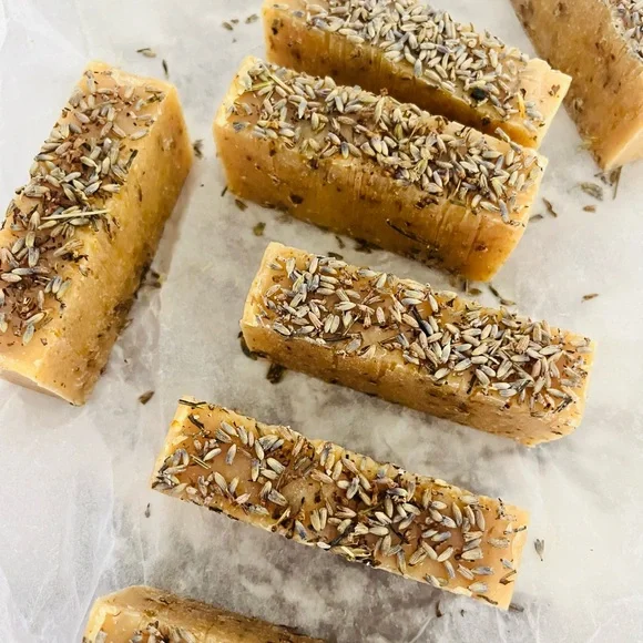 Handmade lavender & lemongrass soap with infused botanicals 💜🍋 - Picture 3 of 3